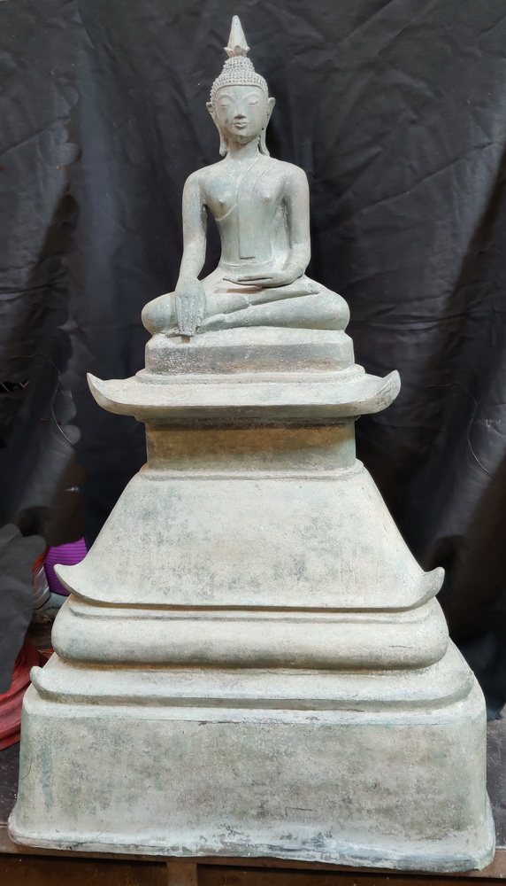Lao Buddha on base