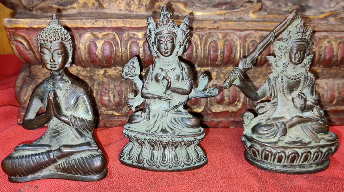 Set of a Buddha and 2 deities