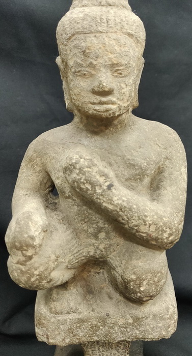 Sitting Khmer deity - gaurd