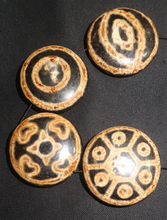 Set of 4 beads - tza tza gau