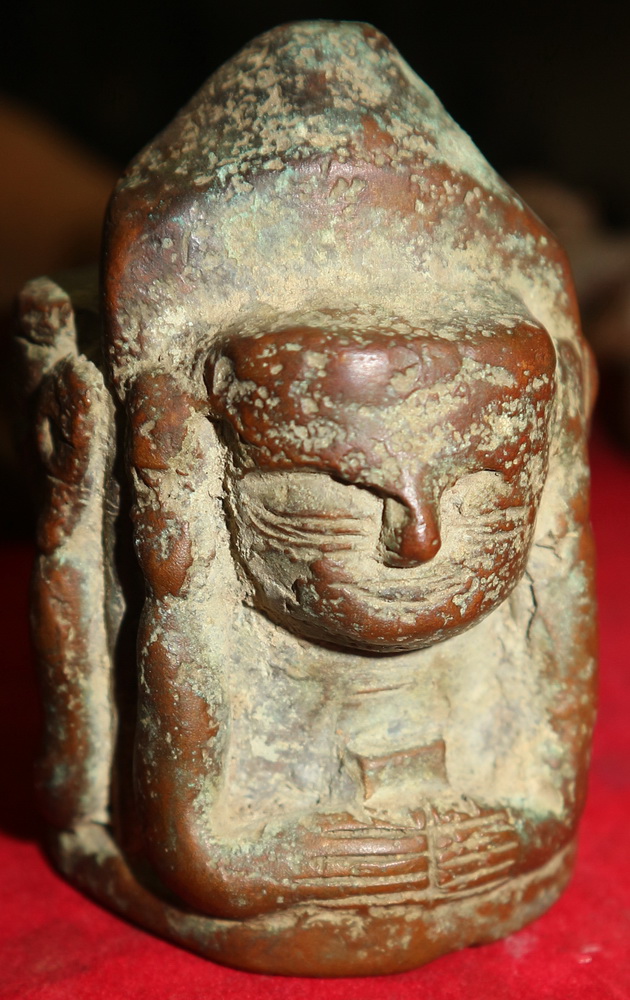 Amulet, Buddha big face and hands