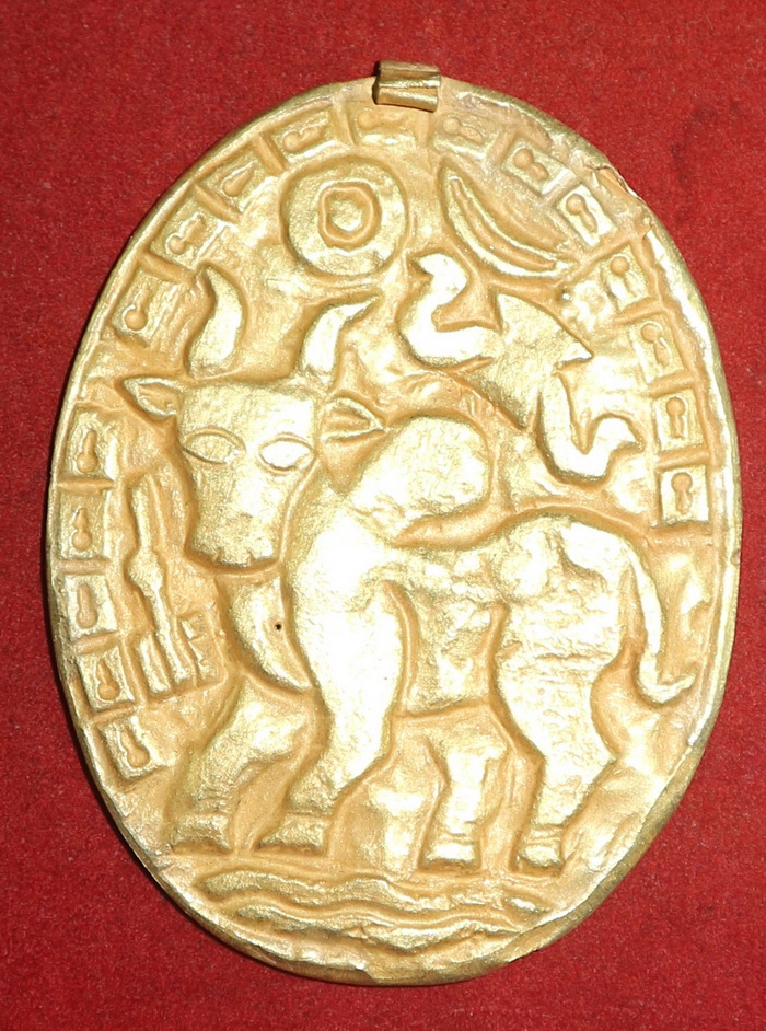 Puy period, Vishnu amulet