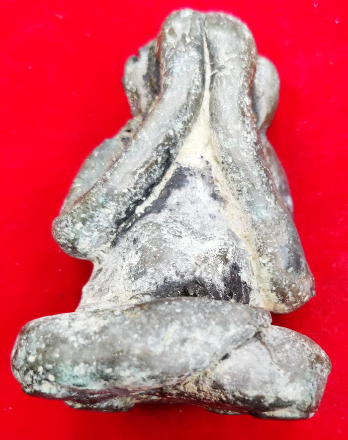 Buddha Pit Tha (closed eyes) amulet