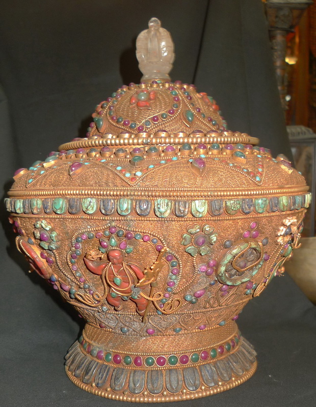 Jewels bowl with deities