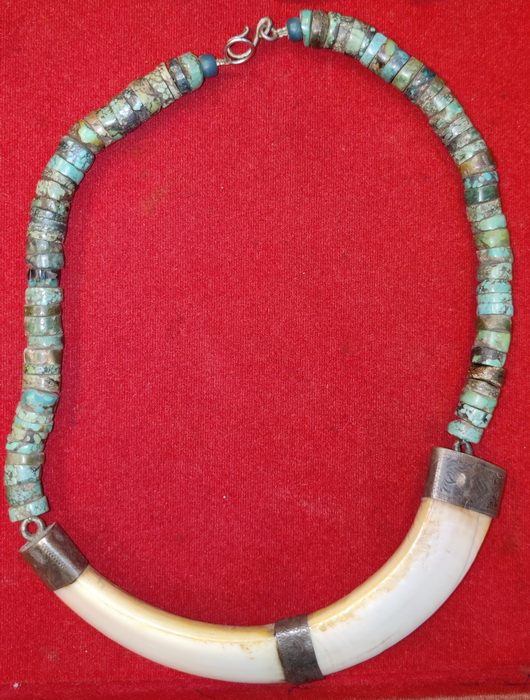 Magical necklace w. boar tooth