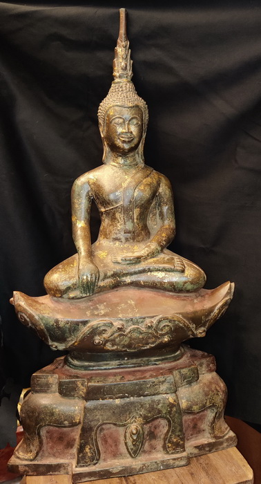 Lanna Buddha on speical base