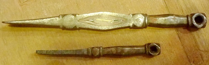 Pair of tantric tools to heal, the smallest is used to scratch the bigger