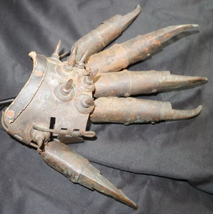 Replica of medieval glove to fight and torture