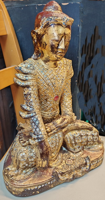 Gilded lacquered Mandalay Buddha