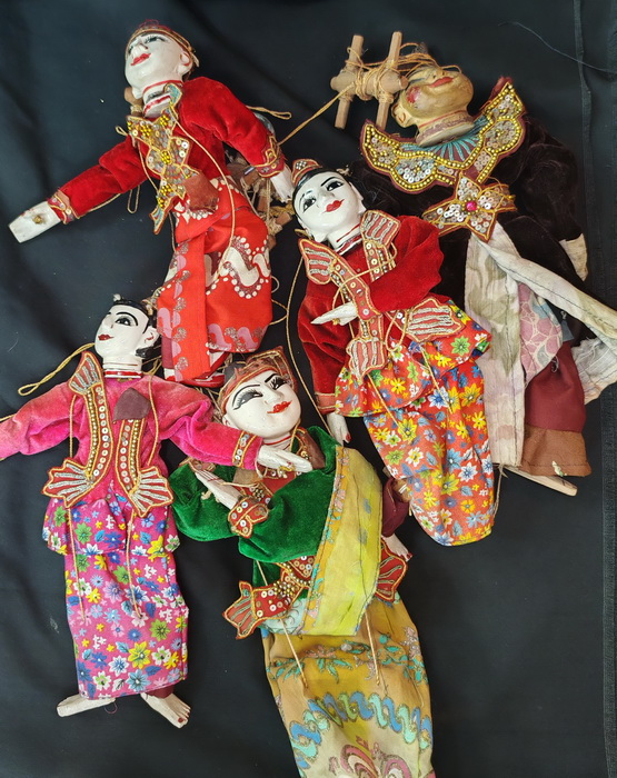 Set of 5 puppets marionettes, nats