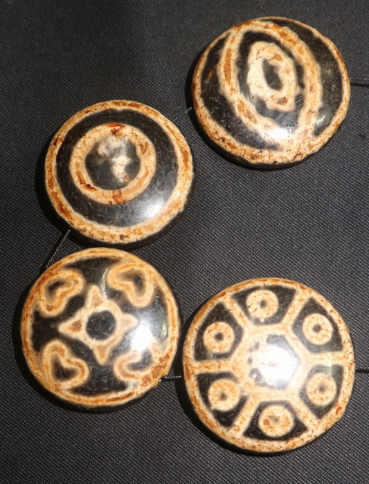 Set of 4 bead tza tza gau
