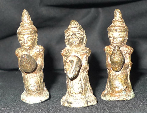 Buddha amulet w. flowers, sold by one